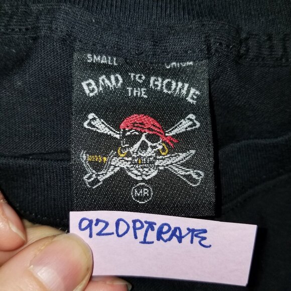 Bahamas Atlantis NWOT Black Jolly Roger Skull-and-Crossbones Gallows Humor Tshir - Picture 9 of 10